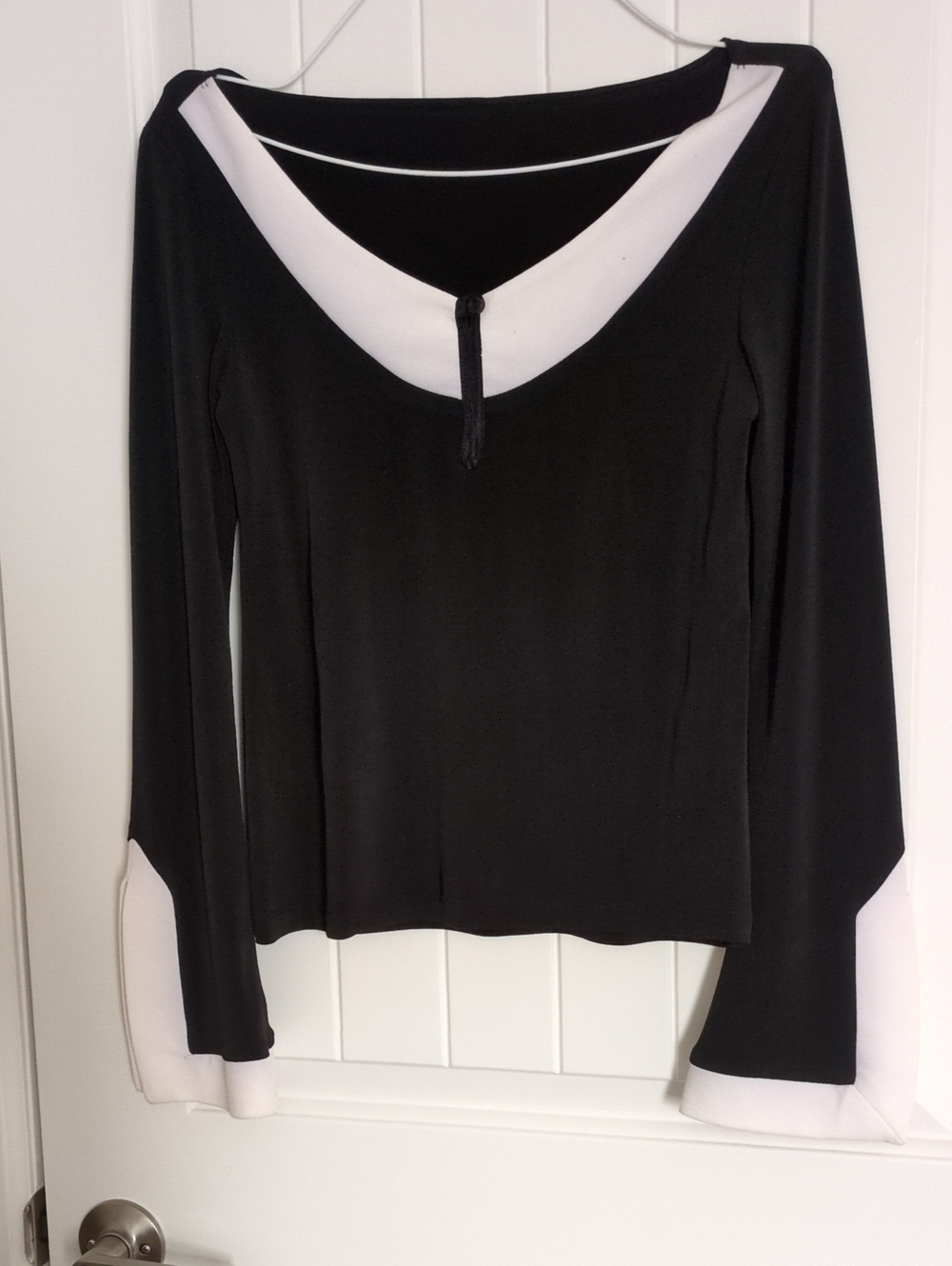 Sears Black Long-Sleeve V-Neck Top with White Trim